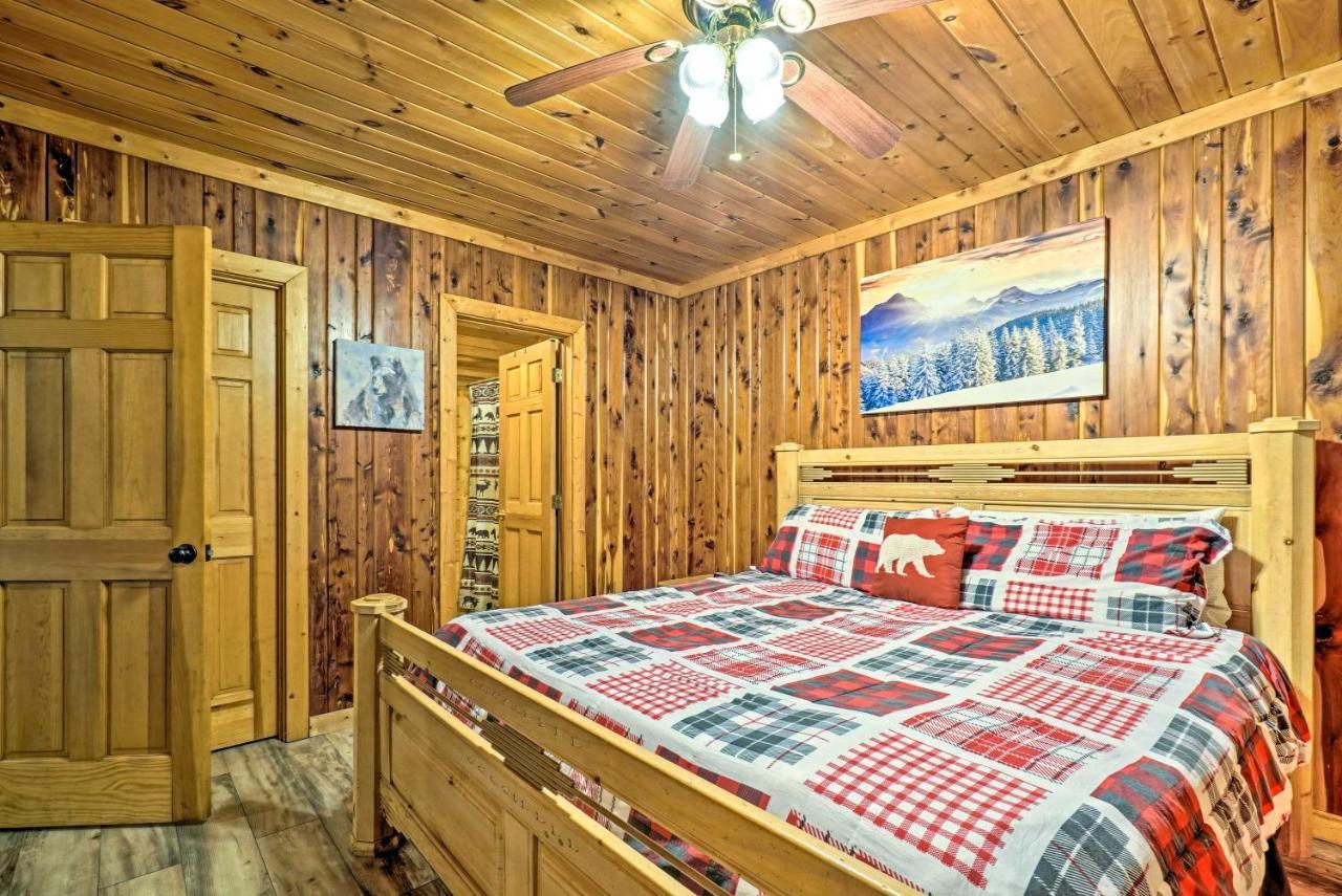 Grin N Bear It Cabin With Hot Tub And Fire Pit! Піджен-Фордж Екстер'єр фото