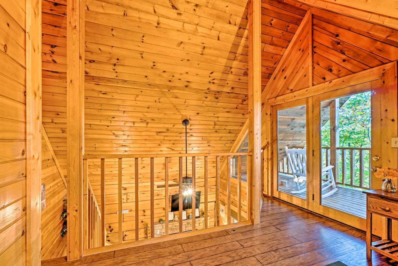 Grin N Bear It Cabin With Hot Tub And Fire Pit! Піджен-Фордж Екстер'єр фото