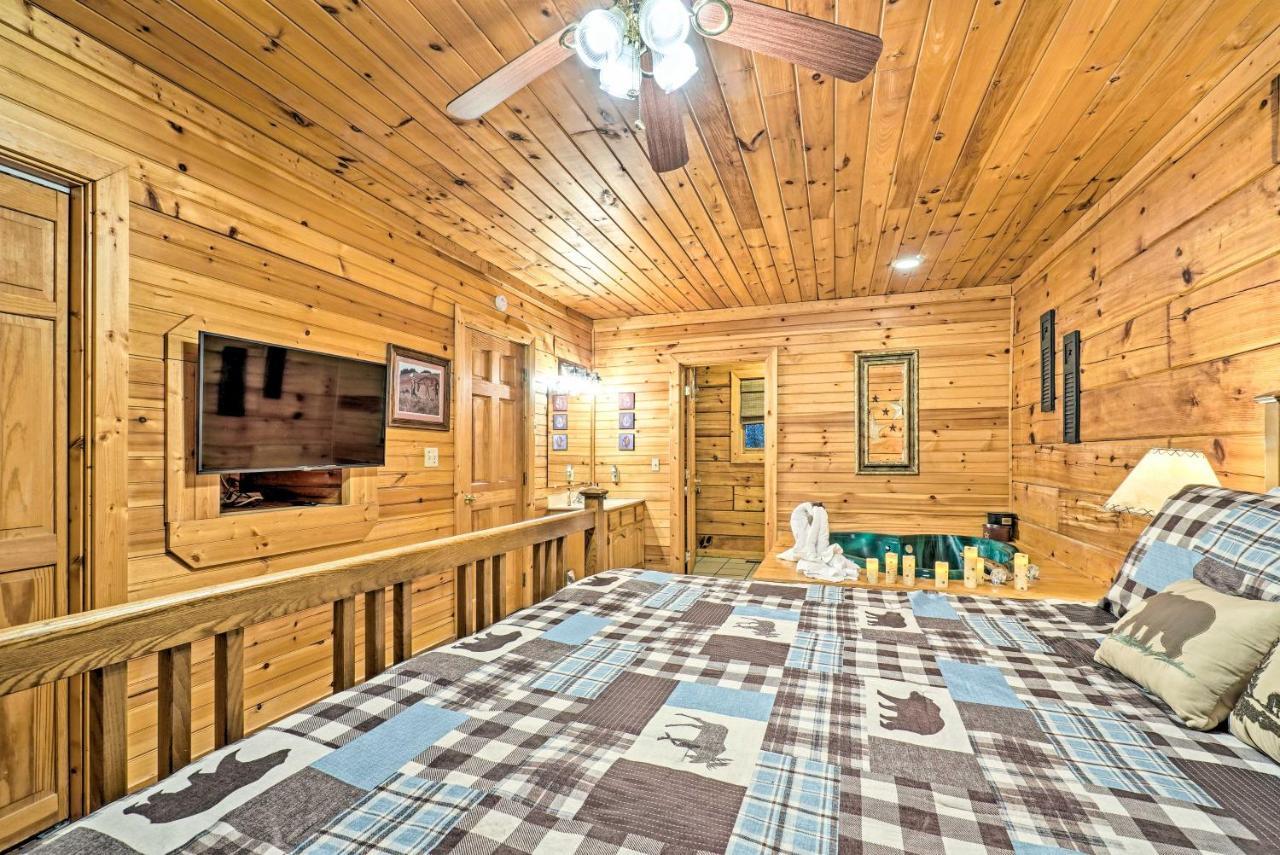 Grin N Bear It Cabin With Hot Tub And Fire Pit! Піджен-Фордж Екстер'єр фото