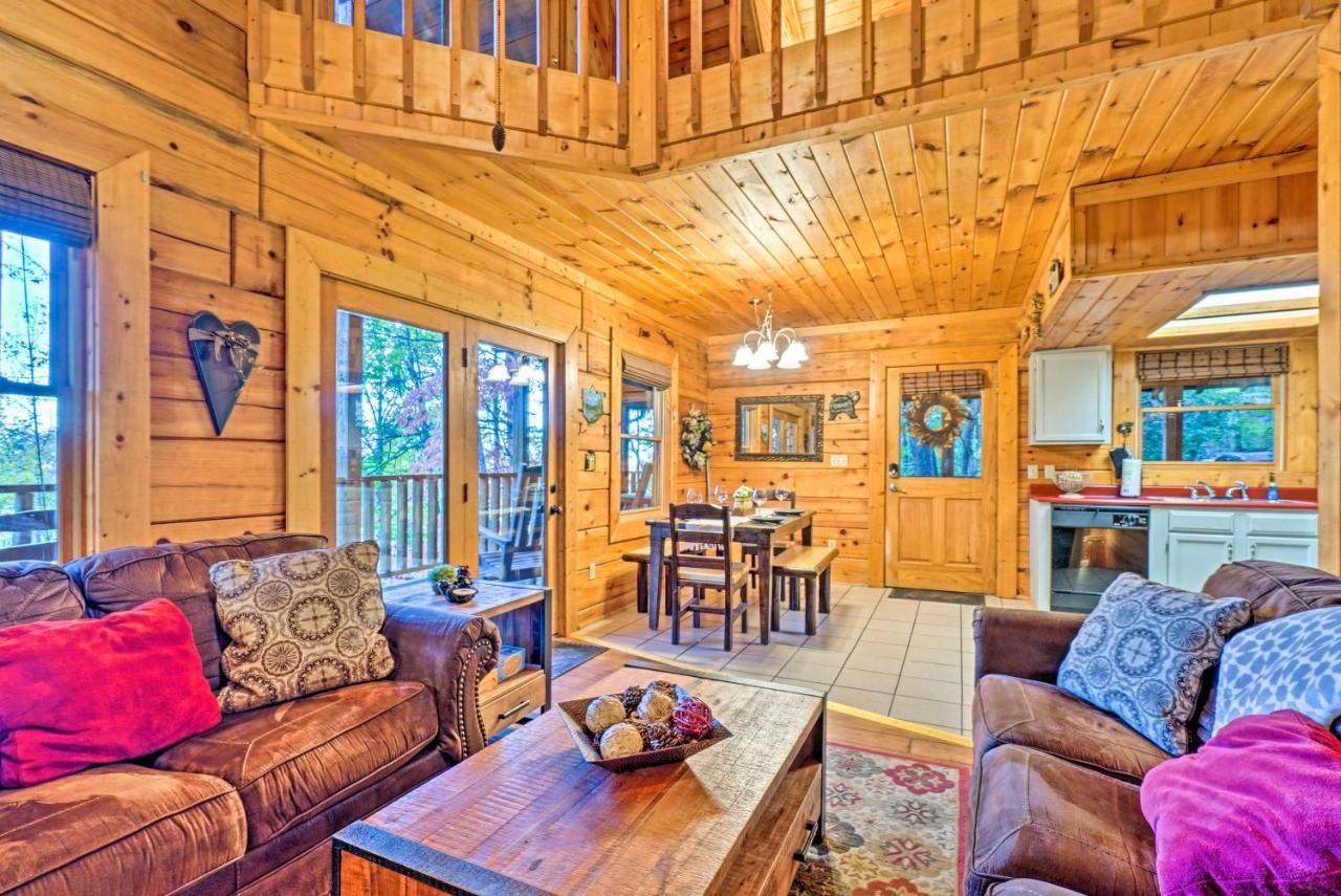 Grin N Bear It Cabin With Hot Tub And Fire Pit! Піджен-Фордж Екстер'єр фото