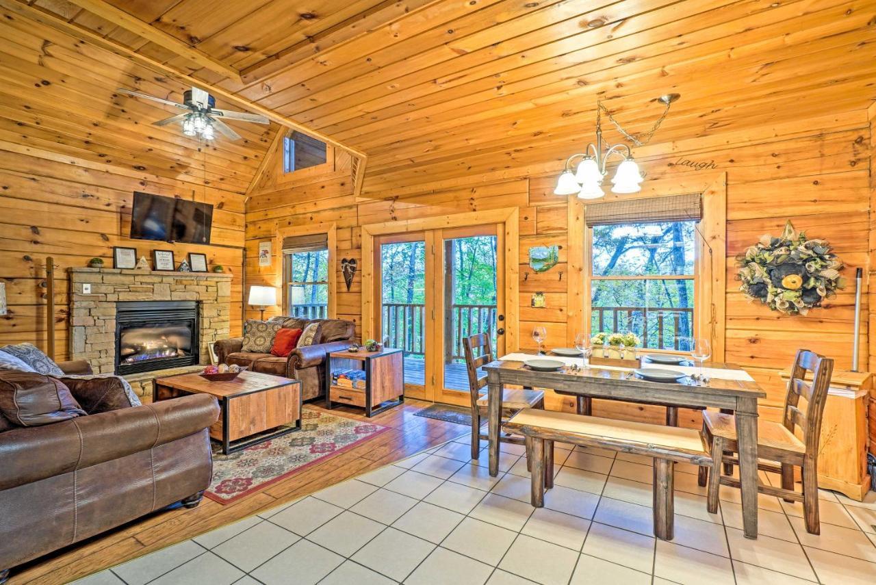 Grin N Bear It Cabin With Hot Tub And Fire Pit! Піджен-Фордж Екстер'єр фото