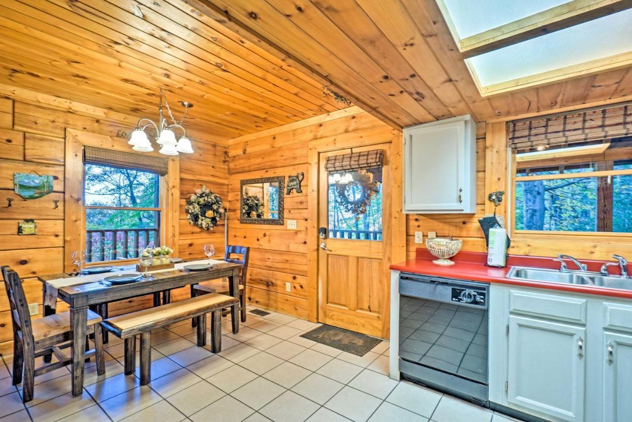 Grin N Bear It Cabin With Hot Tub And Fire Pit! Піджен-Фордж Екстер'єр фото
