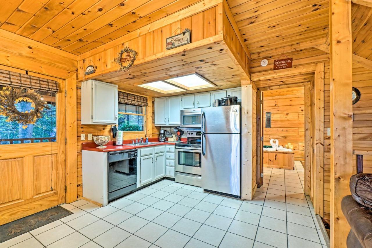 Grin N Bear It Cabin With Hot Tub And Fire Pit! Піджен-Фордж Екстер'єр фото