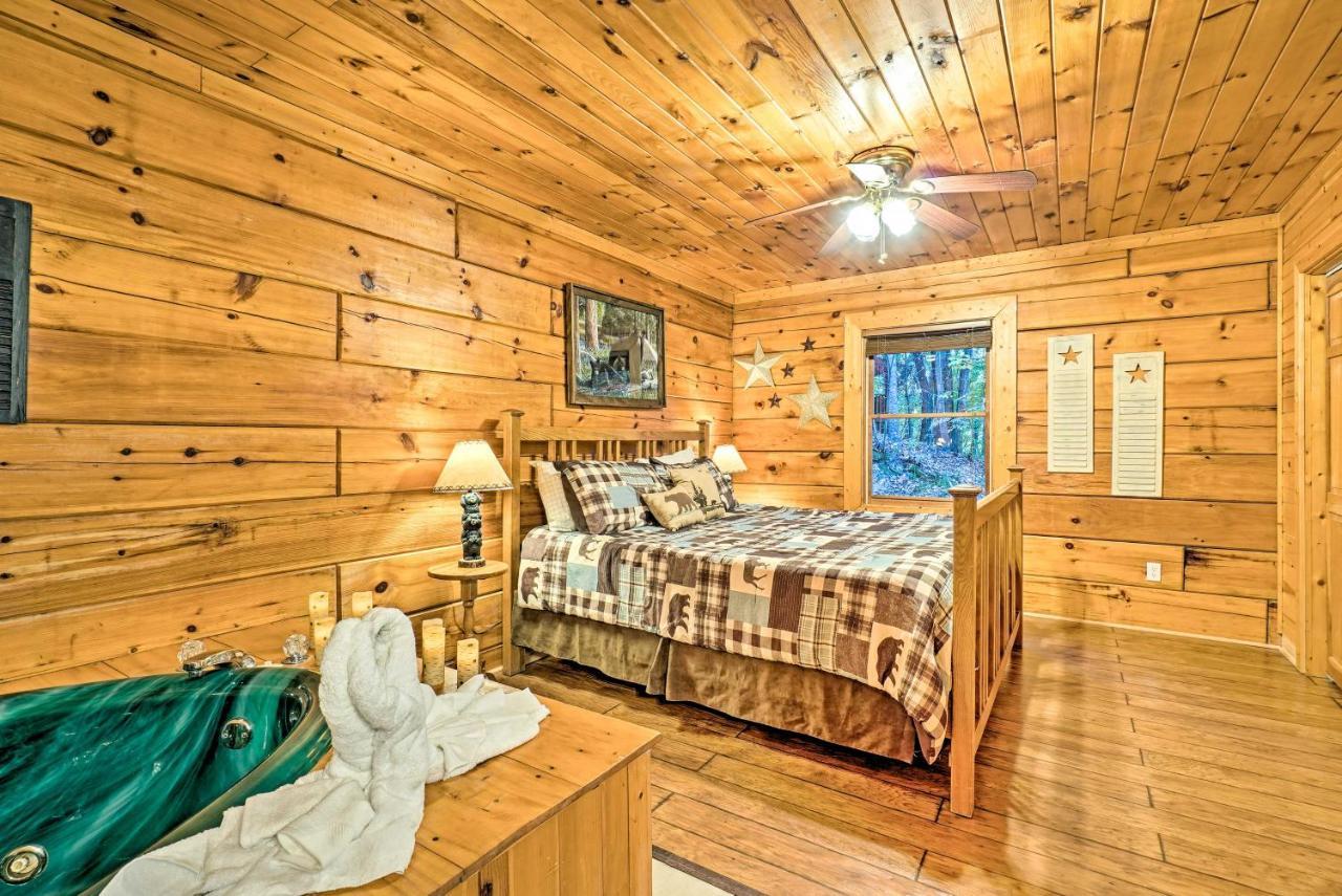 Grin N Bear It Cabin With Hot Tub And Fire Pit! Піджен-Фордж Екстер'єр фото