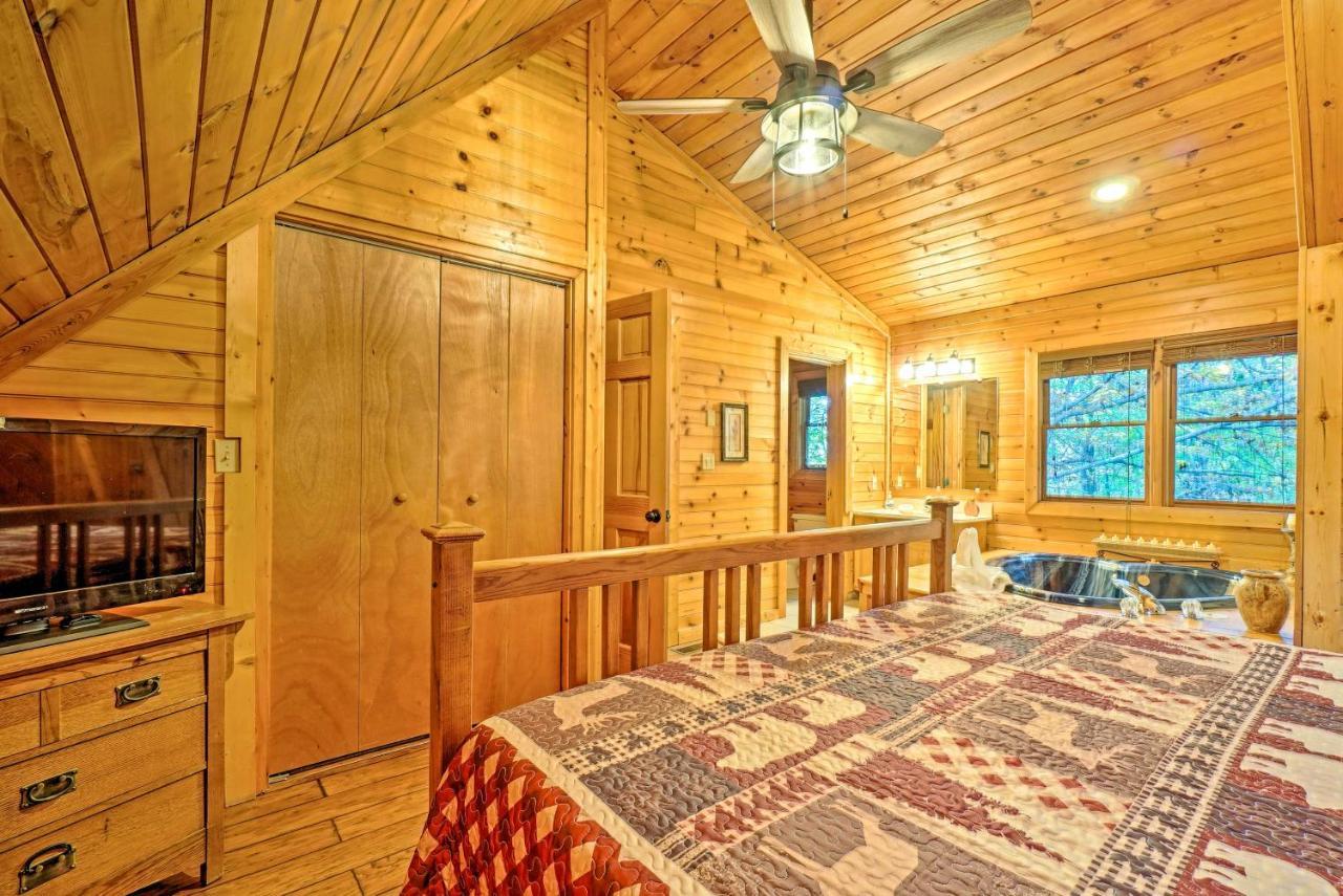 Grin N Bear It Cabin With Hot Tub And Fire Pit! Піджен-Фордж Екстер'єр фото