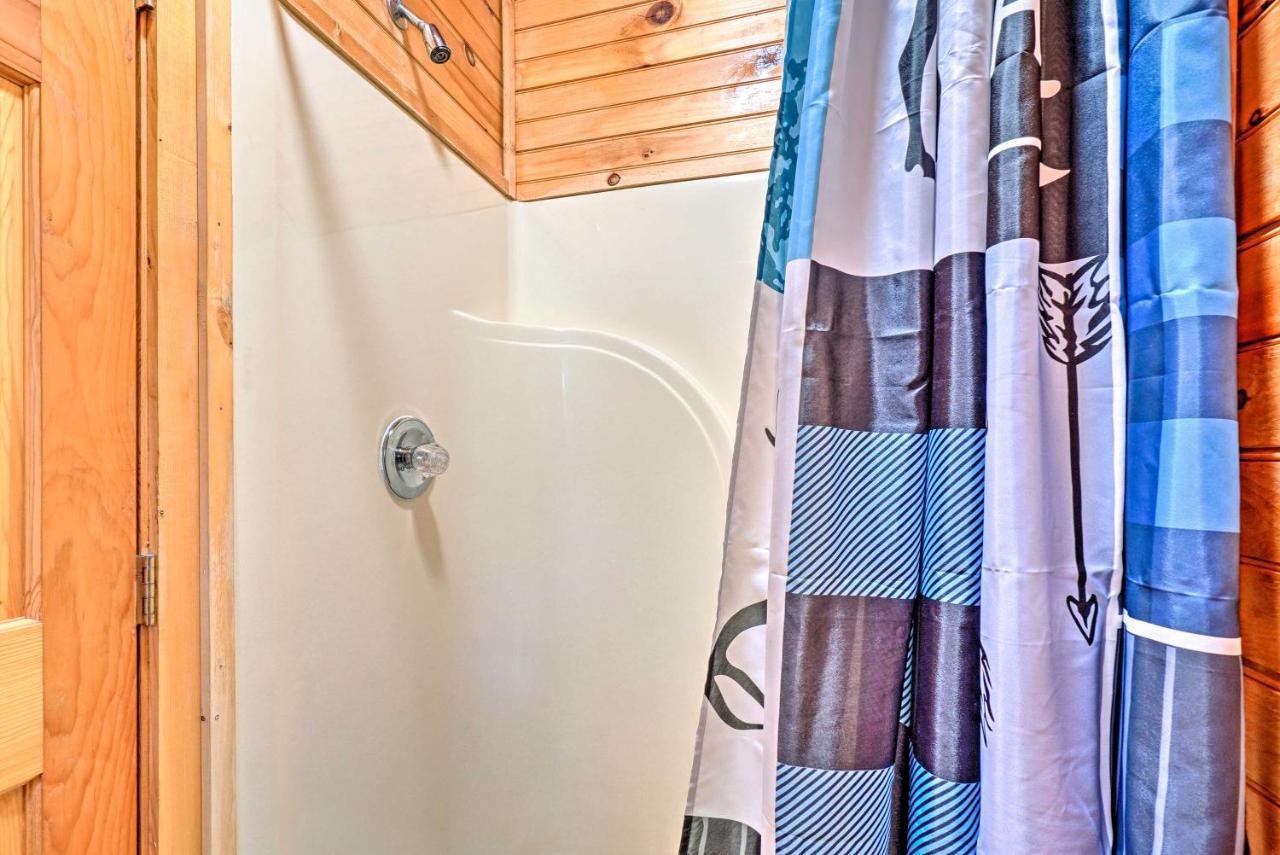 Grin N Bear It Cabin With Hot Tub And Fire Pit! Піджен-Фордж Екстер'єр фото